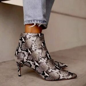 TONY BIANCO Elia Gessy Ankle Boots Size 6M Leather Snake Print  2.5" Heel
